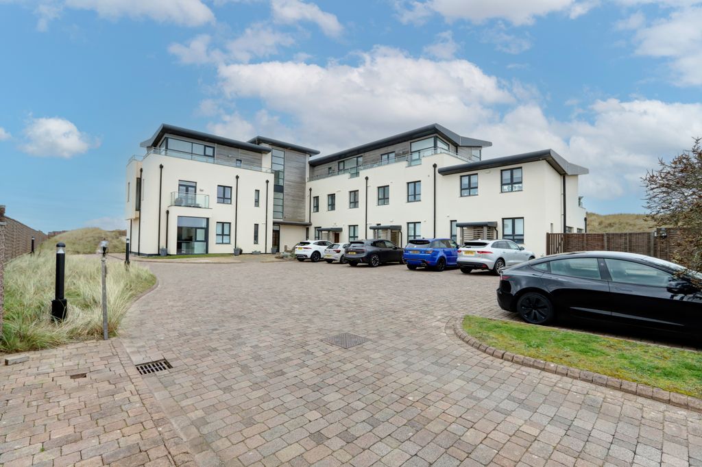 2 bed flat for saleClifton Drive North, Lytham St. Annes FY8