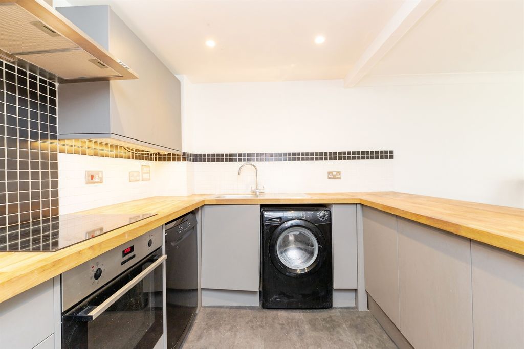 Additional image 3 of 2 bed flat for saleNewland Gardens, Hertford SG13