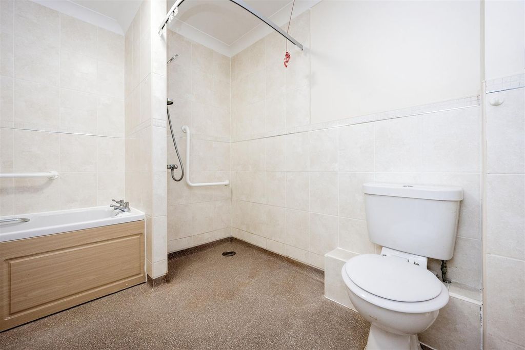 Additional image 10 of 1 bed flat for saleSt Rumbolds Court, Buckingham Road, Brackley NN13