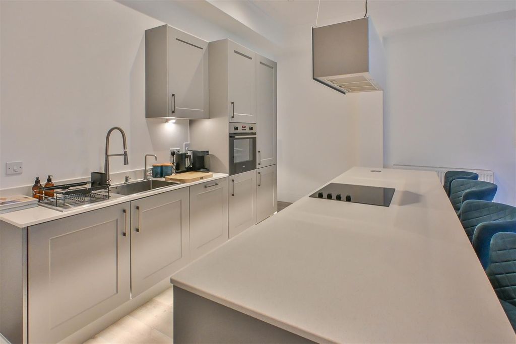 Additional image 5 of 2 bed flat for saleLa Plata House, Brentwood CM14