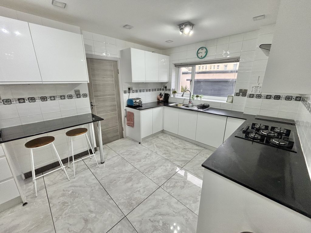 Additional image 8 of 5 bed detached house for saleClifton Drive, South Shore FY4