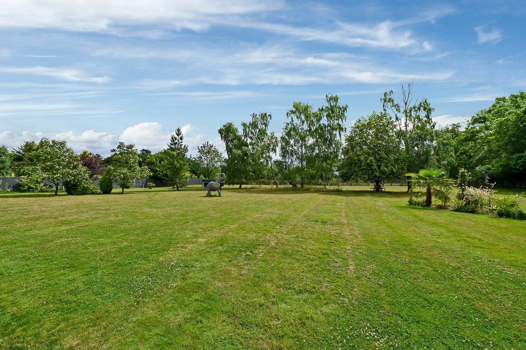 Additional image 16 of 6 bed detached house for saleGibbins Lane, Warfield, Bracknell, Berkshire RG42
