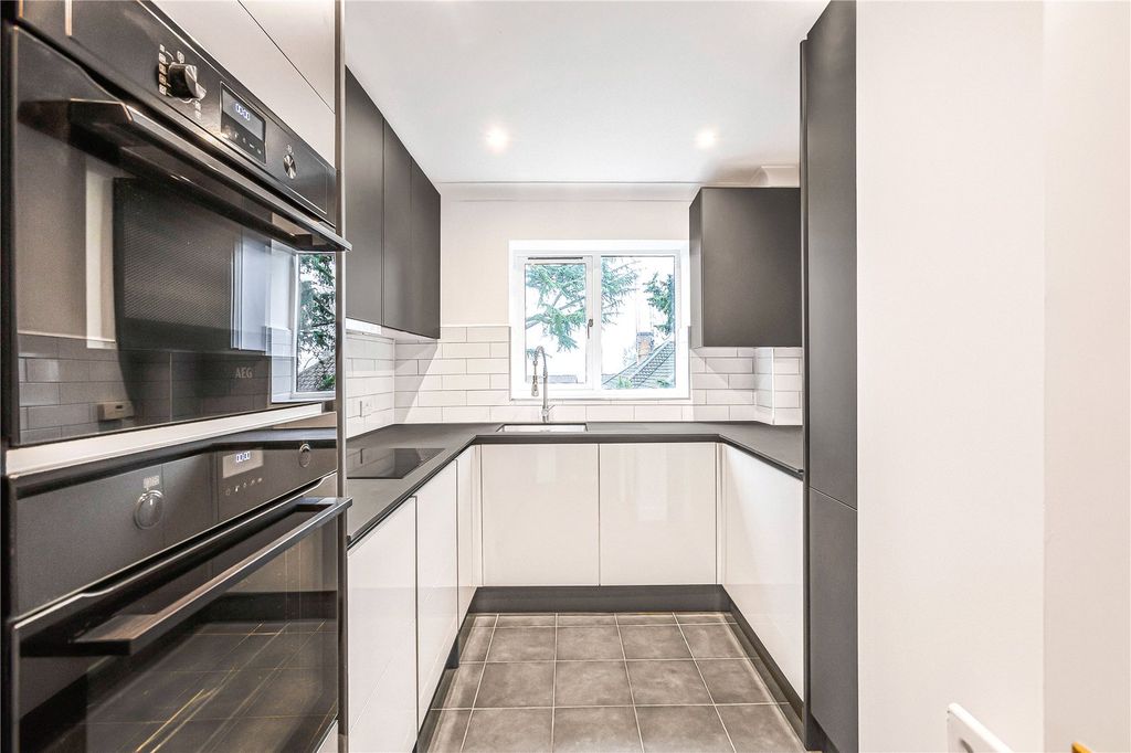 Additional image 13 of 2 bed flat for saleAllum Lane, Elstree, Borehamwood, Hertfordshire WD6