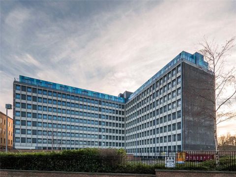 Elfin Square, Edinburgh EH11