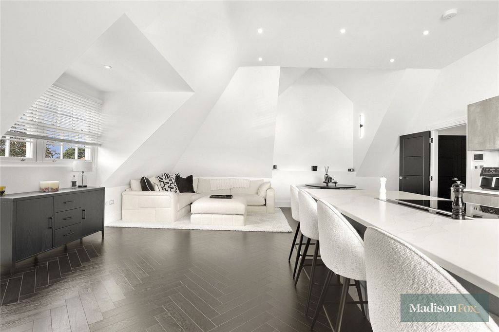 Additional image 5 of 3 bed flat for saleManor Road, Chigwell, Essex IG7