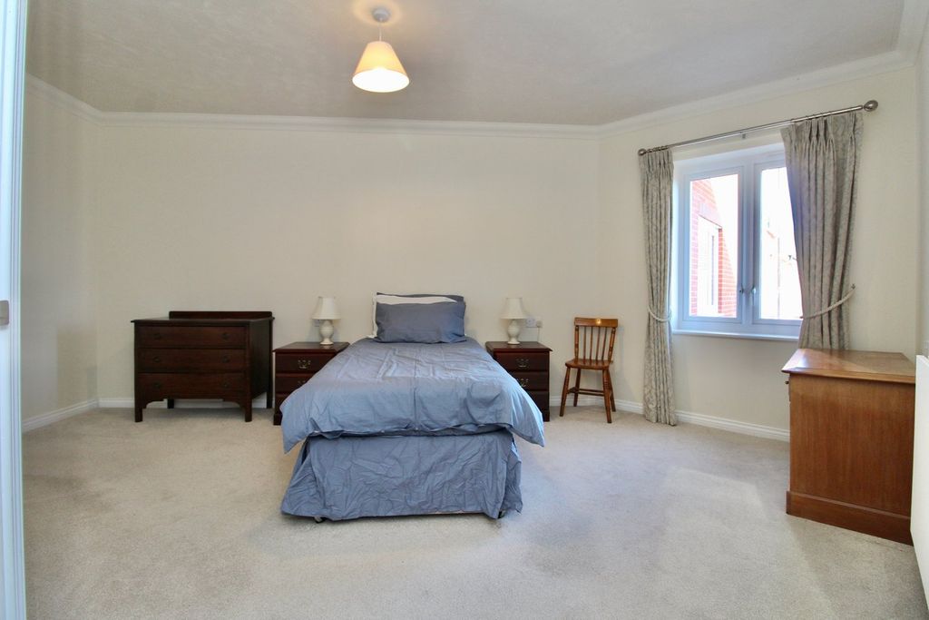 Additional image 4 of 1 bed property for saleNorth Close, Lymington SO41