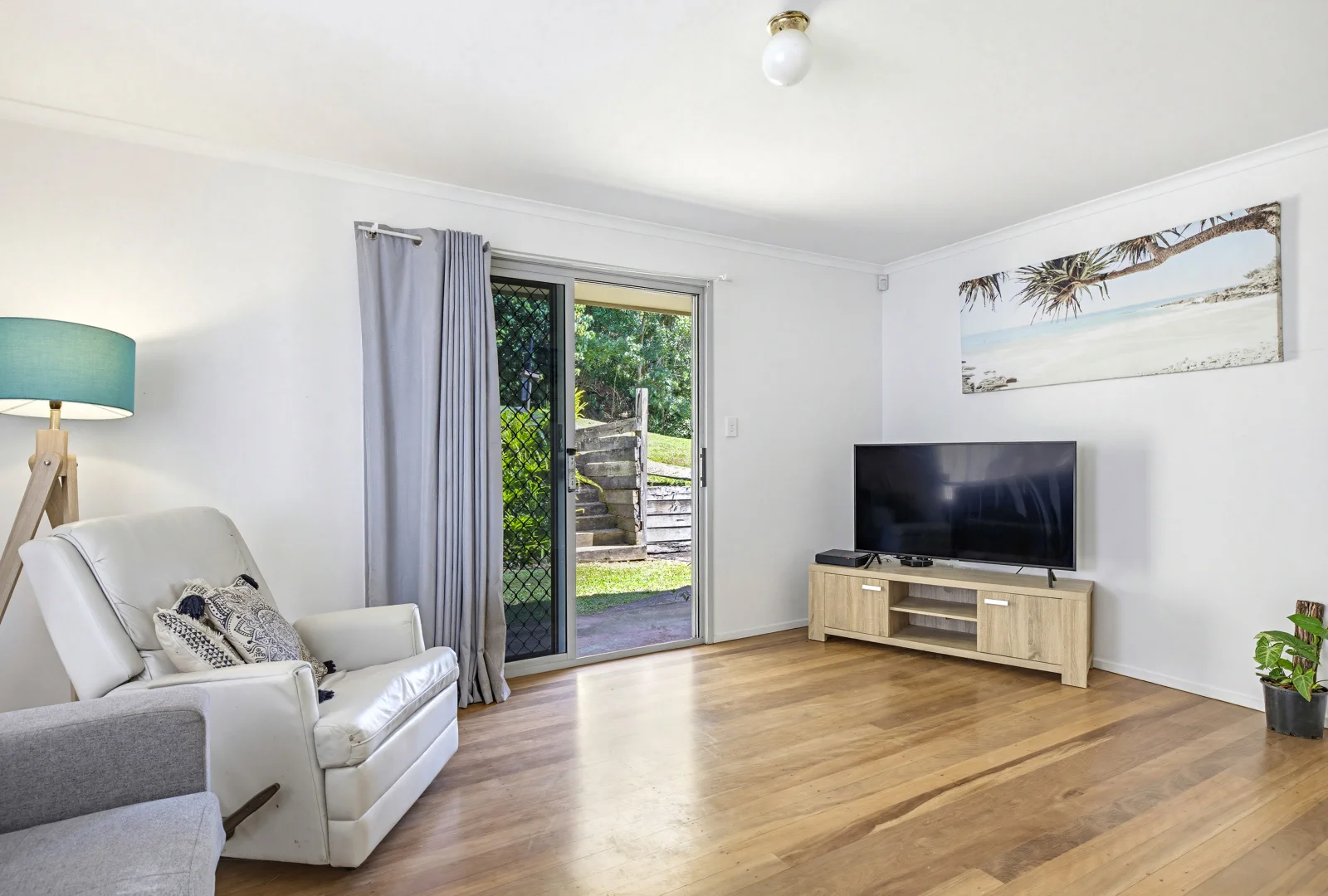 6 Thomas Crescent, Nambour QLD 4560 photo 4