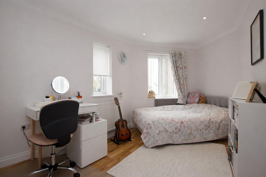 Additional image 11 of 2 bed flat for saleWilliow Tree Court, Balmoral Drive, Borehamwood WD6