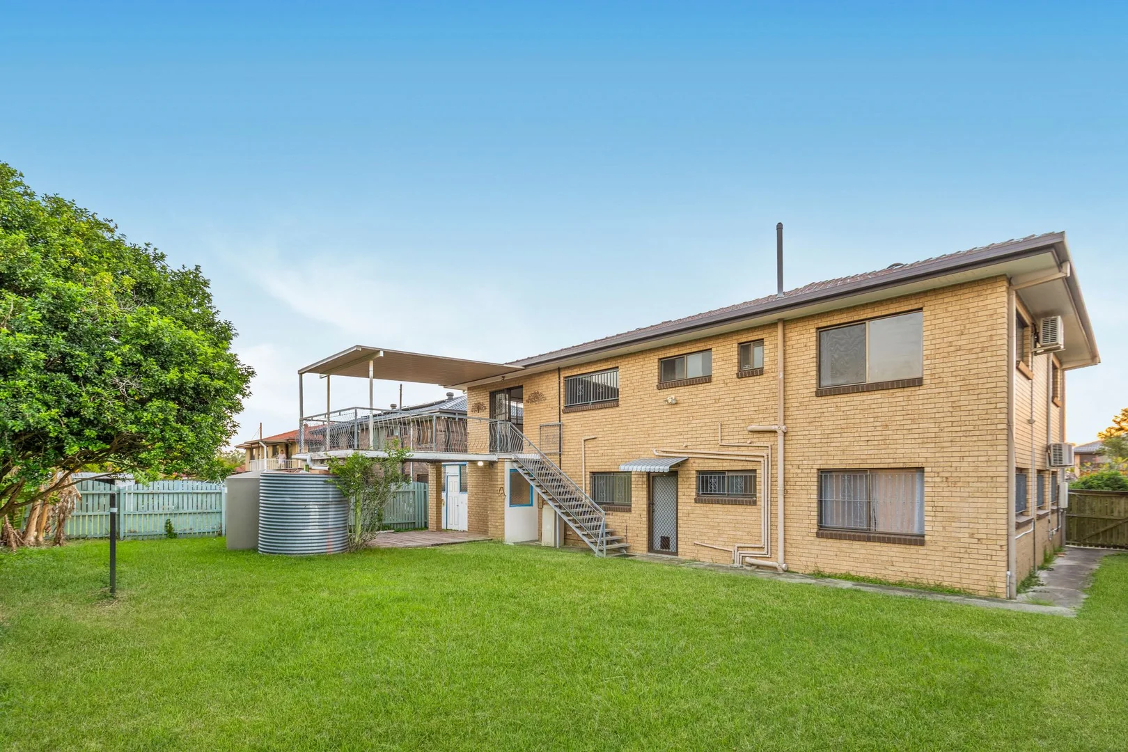 Additional image 10 of 24 Bedivere Street, Carindale QLD 4152