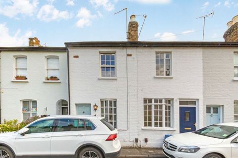 Hyde Road, Richmond TW10