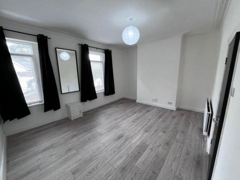 Flat 2, 32 Brynymor Crescent Uplands Swansea SA1