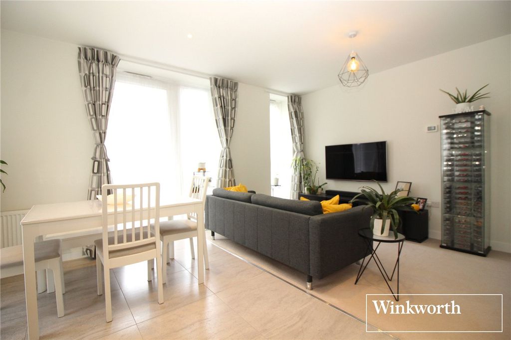 Additional image 4 of 2 bed flat for saleStation Road, Borehamwood, Hertfordshire WD6