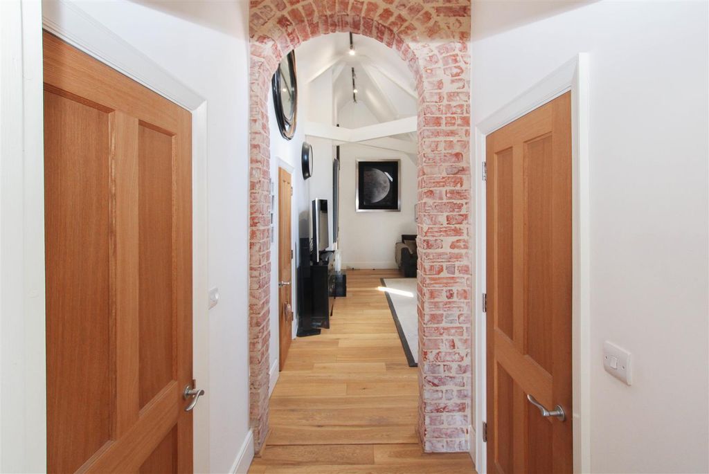 Additional image 4 of 2 bed flat for saleThe Galleries, Warley, Brentwood CM14