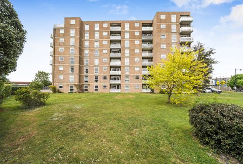 Beddington Gardens, Wallington SM6