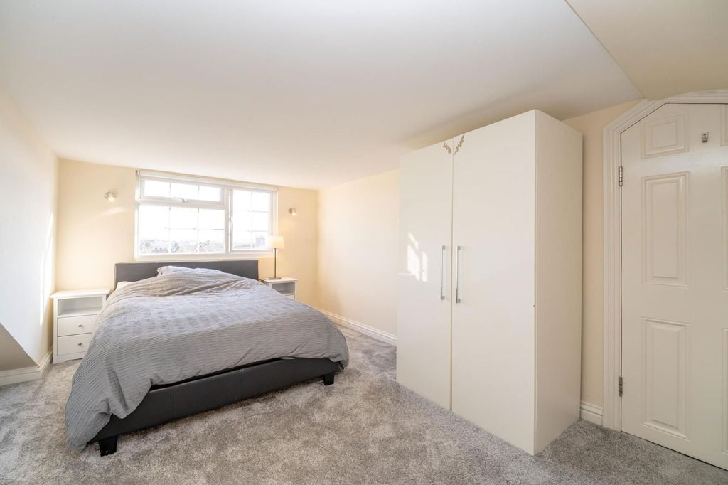 Additional image 12 of 6 bed detached house for saleTilehouse Close, Borehamwood WD6