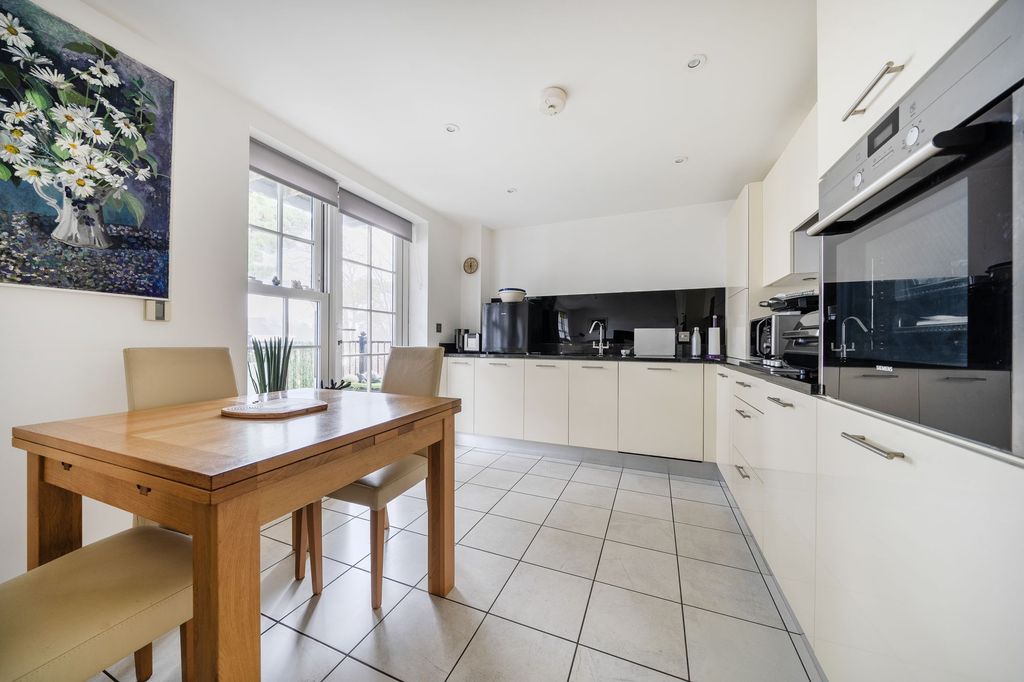 Additional image 3 of 2 bed flat for saleAldwick Avenue, Aldwick, Bognor Regis PO21
