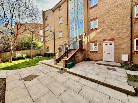 Carmichael Close, Ruislip HA4