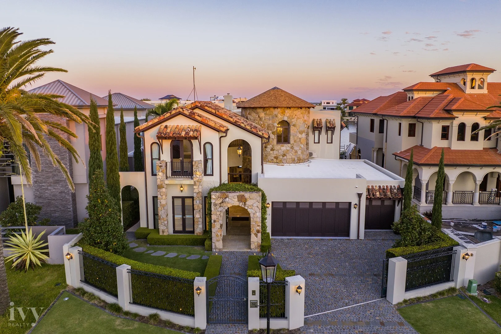 52 Royal Albert Crescent, Sovereign Islands QLD 4216