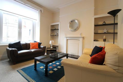 Wallfield Place, First Floor Right AB25