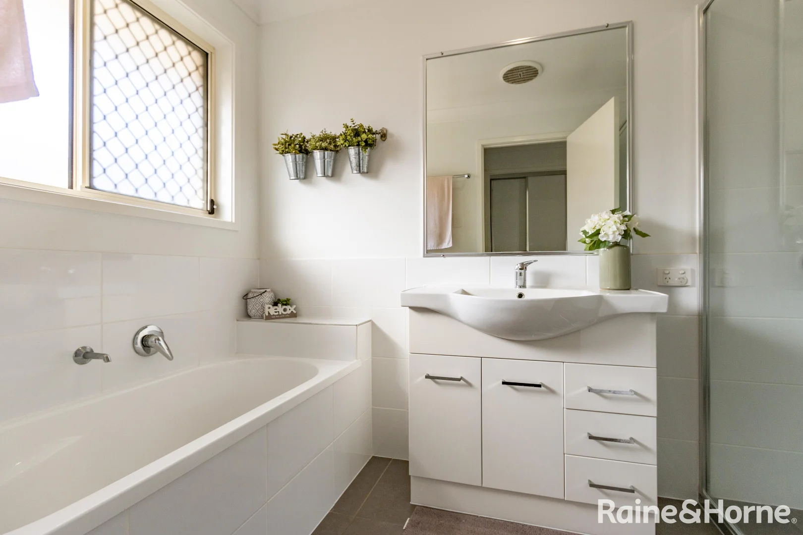 Additional image 8 of 11 Toppers Drive, Coral Cove QLD 4670