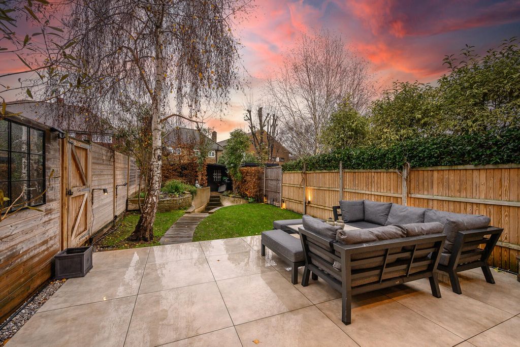 Additional image 8 of 4 bed end terrace house for saleChurch Walk, Brentford TW8