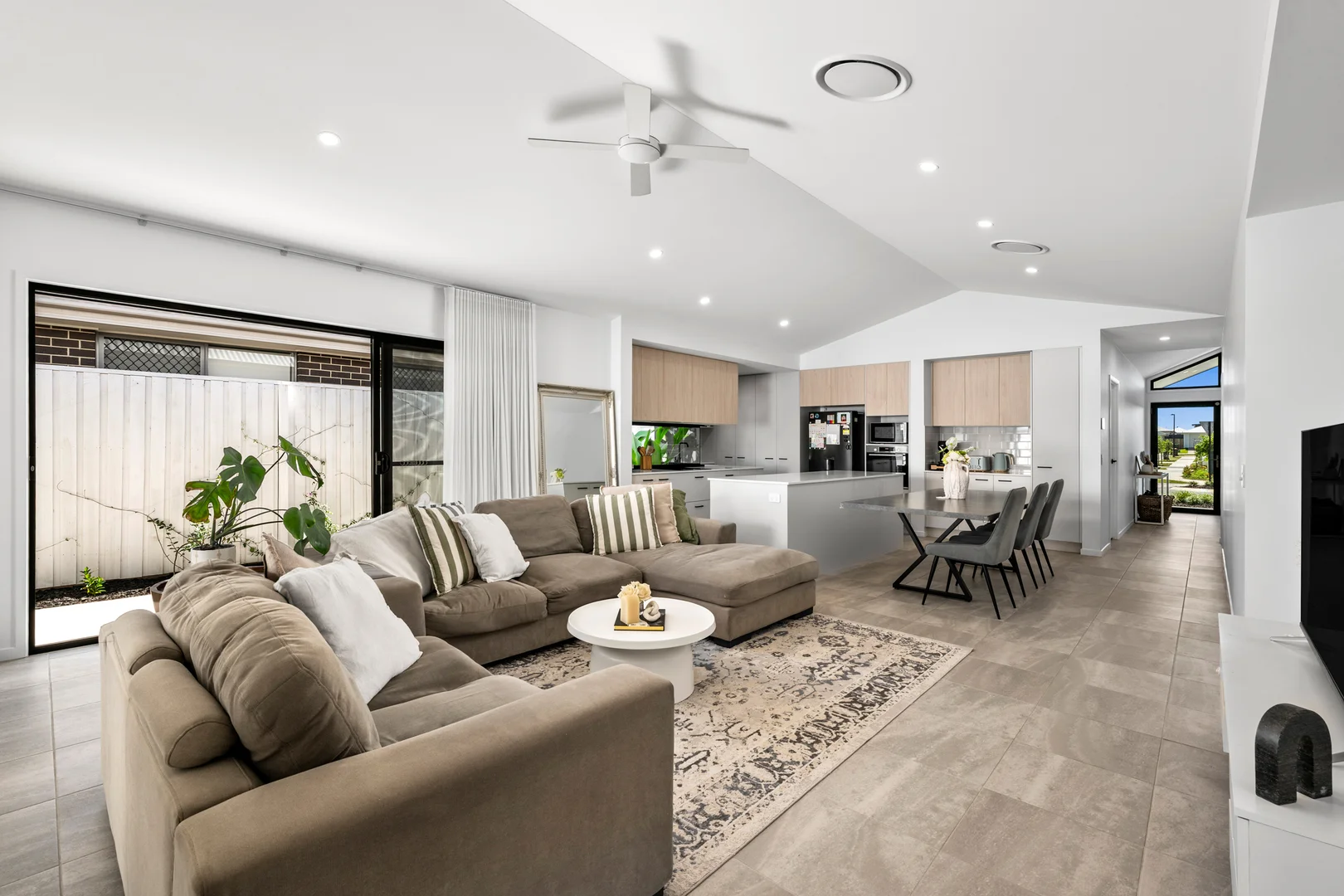 43 Tyndall Circuit, Banya QLD 4551 photo 3