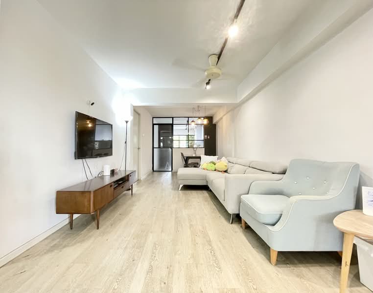 12 Pine Close