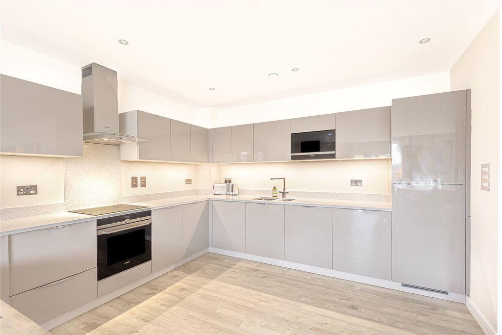 Additional image 10 of 2 bed flat for saleAlmansa Way, Lymington, Hampshire SO41