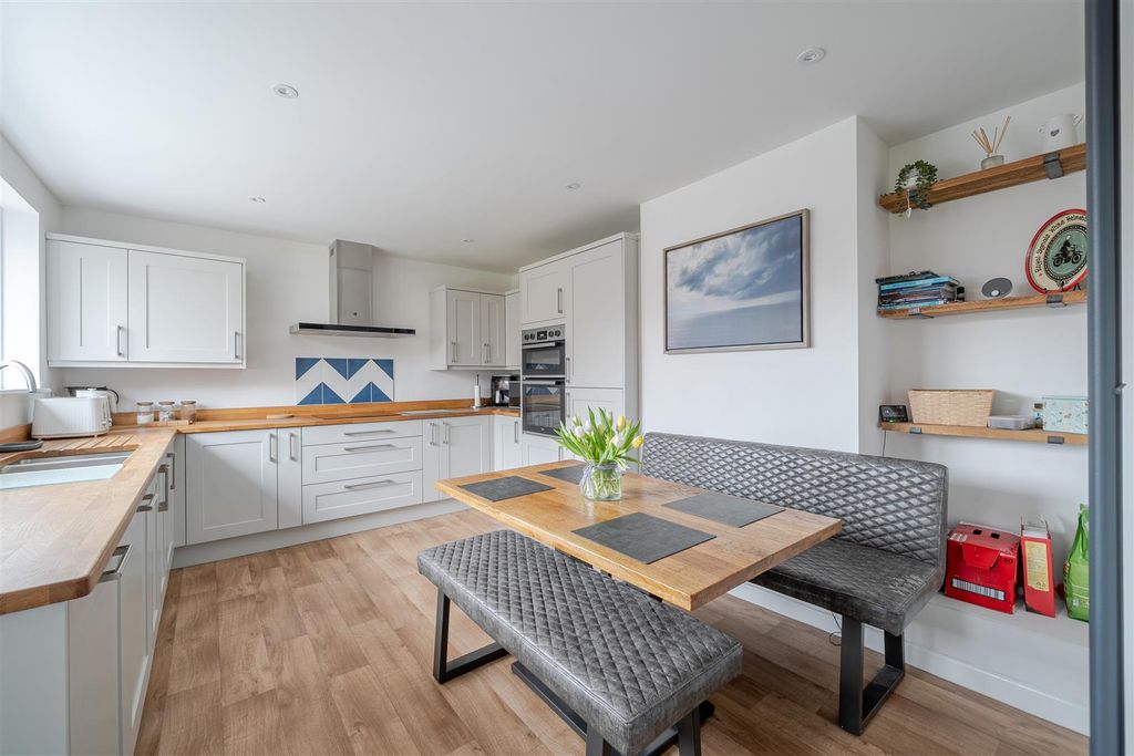 Additional image 2 of 3 bed detached bungalow for saleJames Close, Blandford Forum DT11