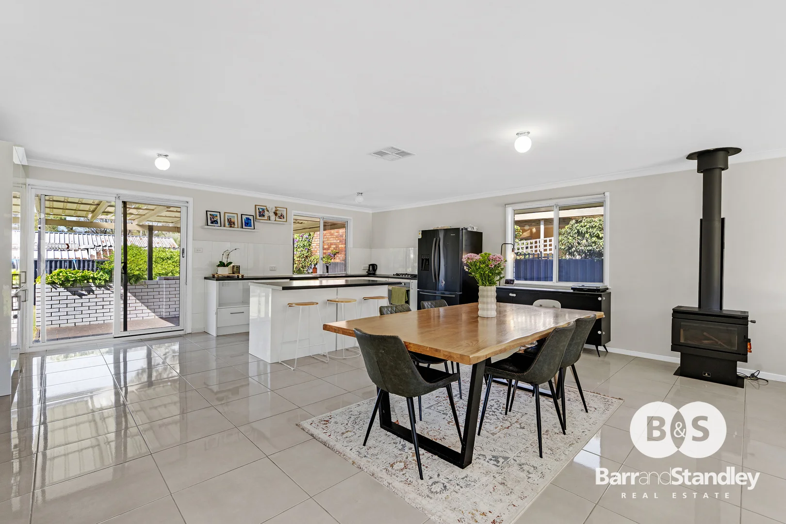 35 Murray Drive, Withers WA 6230 photo 4