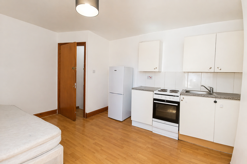 Bradbury Street, London N16, Studio to rent