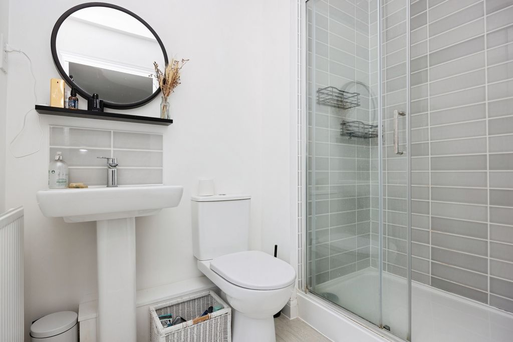 Additional image 11 of 2 bed flat for saleLouisburg Avenue, Bordon, Hampshire GU35