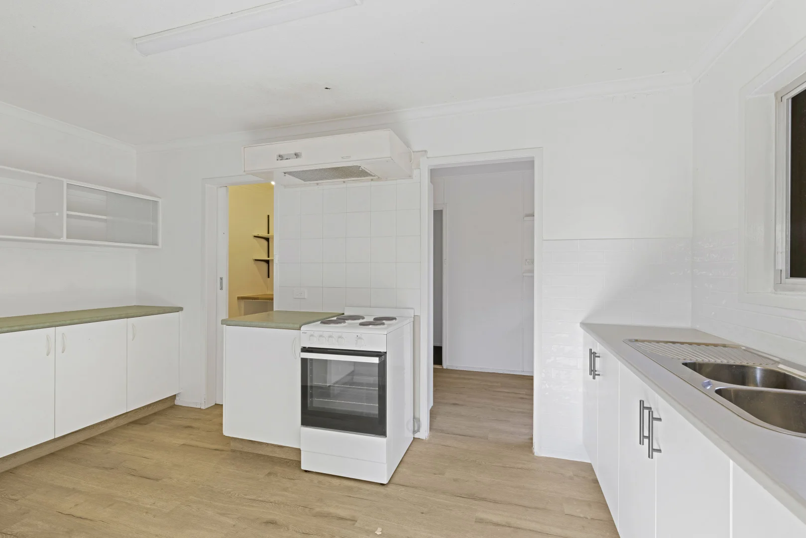 Additional image 3 of 123 Allambi Avenue, Broadbeach Waters QLD 4218
