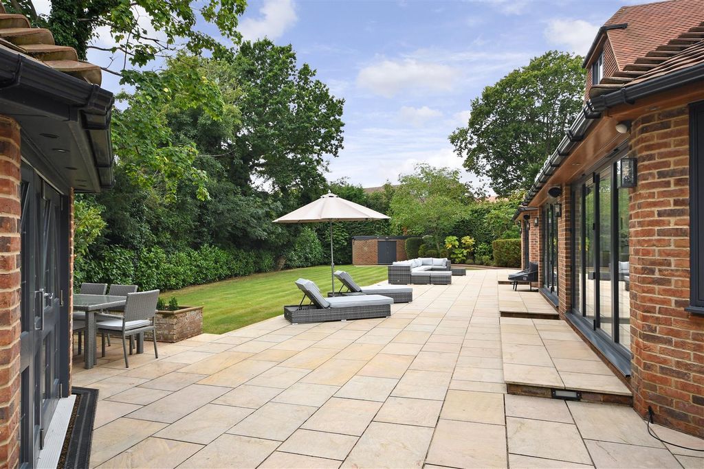 Additional image 40 of 6 bed detached house for saleWambrook Close, Hutton Mount, Brentwood CM13