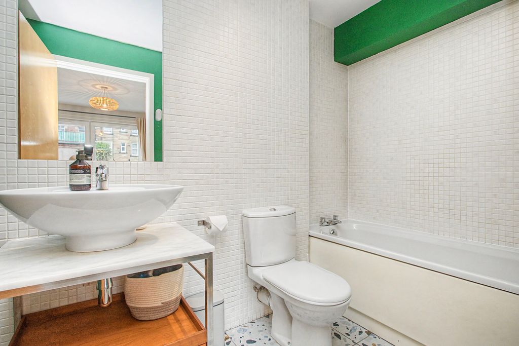 Additional image 9 of 2 bed flat for sale2/6 Albion Gardens, Leith, Edinburgh EH7