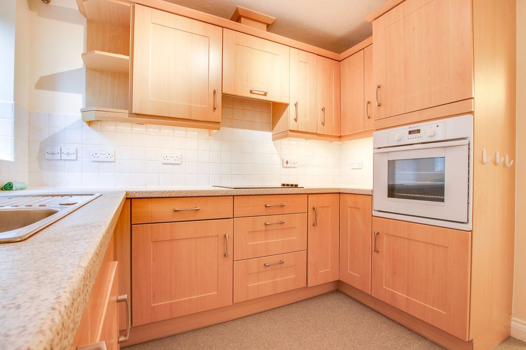 Additional image 3 of 2 bed flat for saleBrookley Road, Brockenhurst SO42