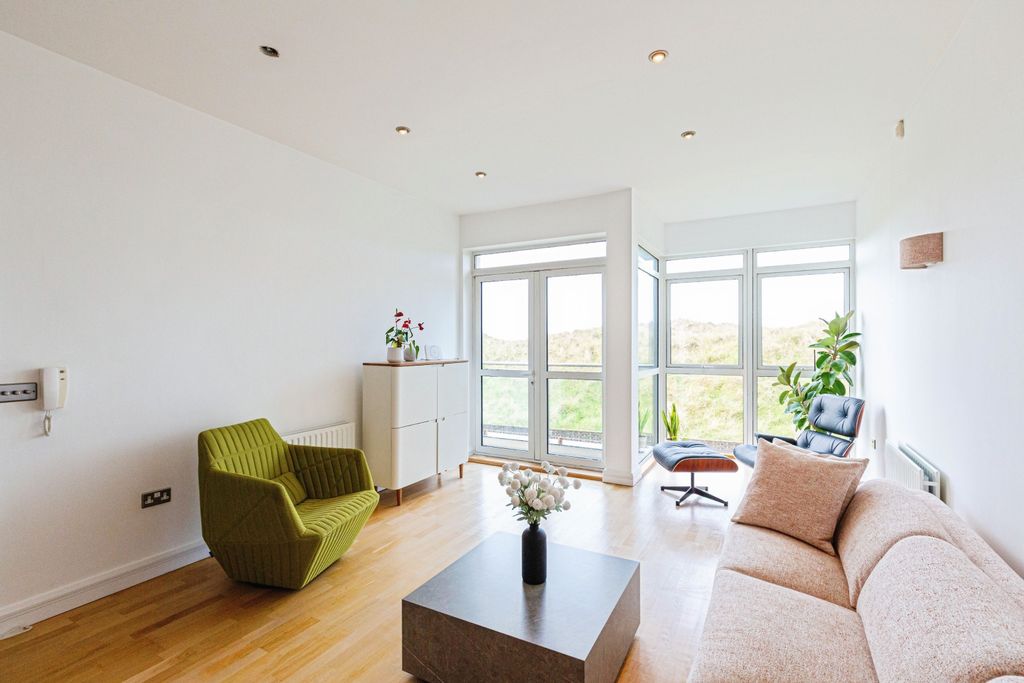 Additional image 10 of 2 bed flat for saleClifton Drive North, Lytham St. Annes FY8