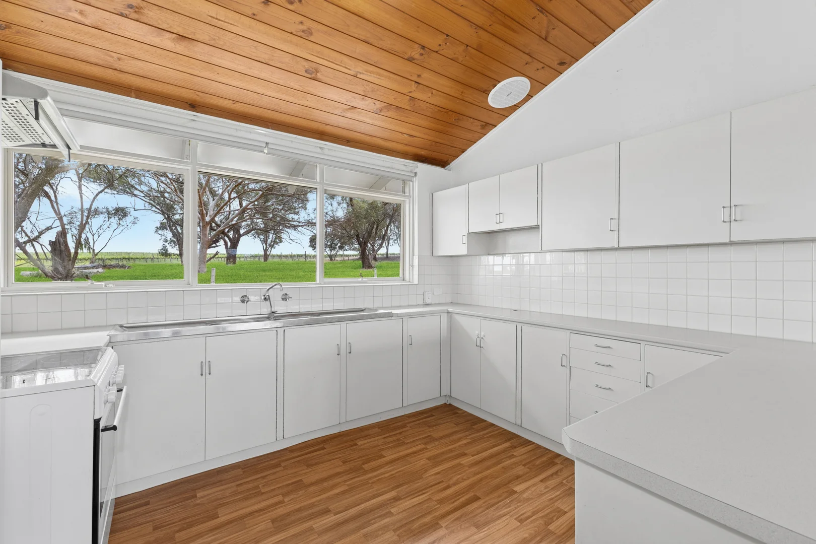 1009 Barossa Valley, Lyndoch SA 5351 photo 2