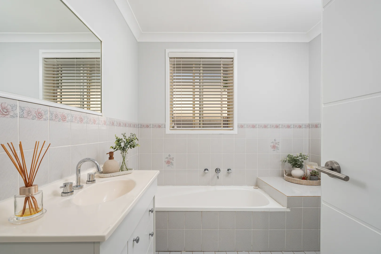 Additional image 10 of 100 Bronzewing Drive, Erina NSW 2250