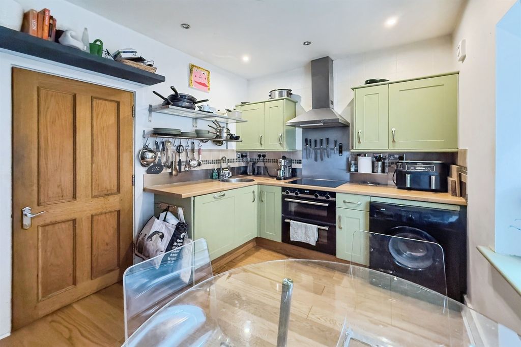 Additional image 5 of 3 bed flat for saleWest Street, Buckingham MK18