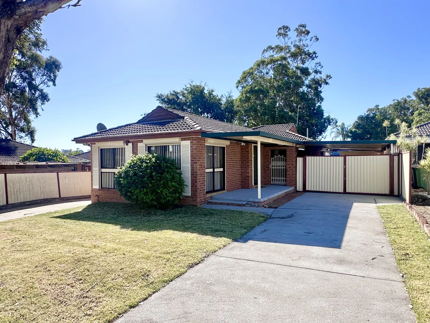 4 Murrumbidgee St, Bossley Park NSW 2176