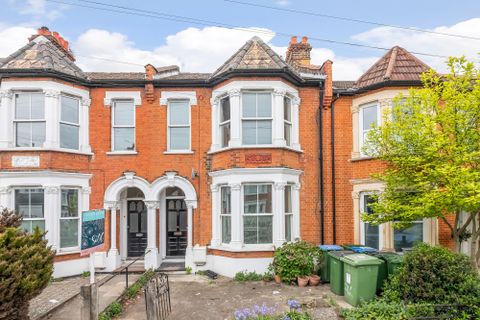 Kinveachy Gardens, Charlton SE7