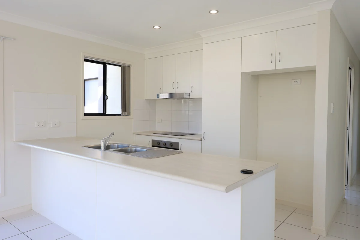 15 Marc Crescent, Gracemere QLD 4702 photo 3