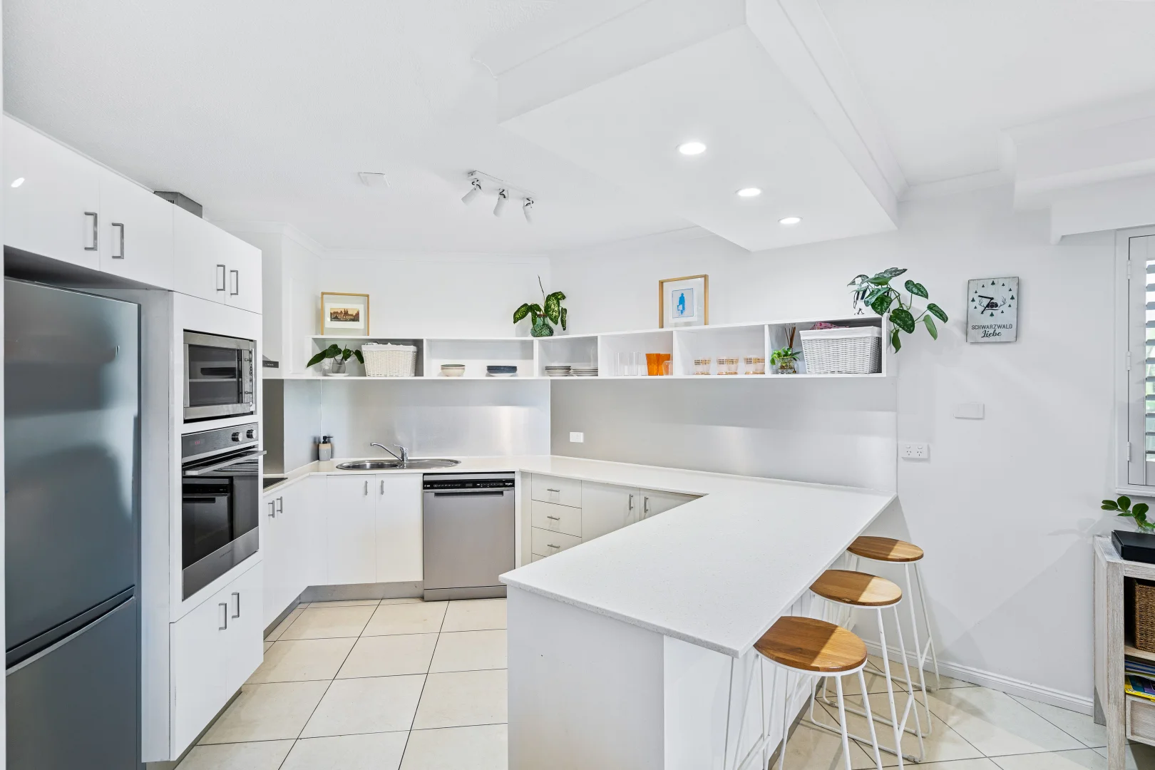 4/181 Esplanade, Cairns North QLD 4870 photo 3