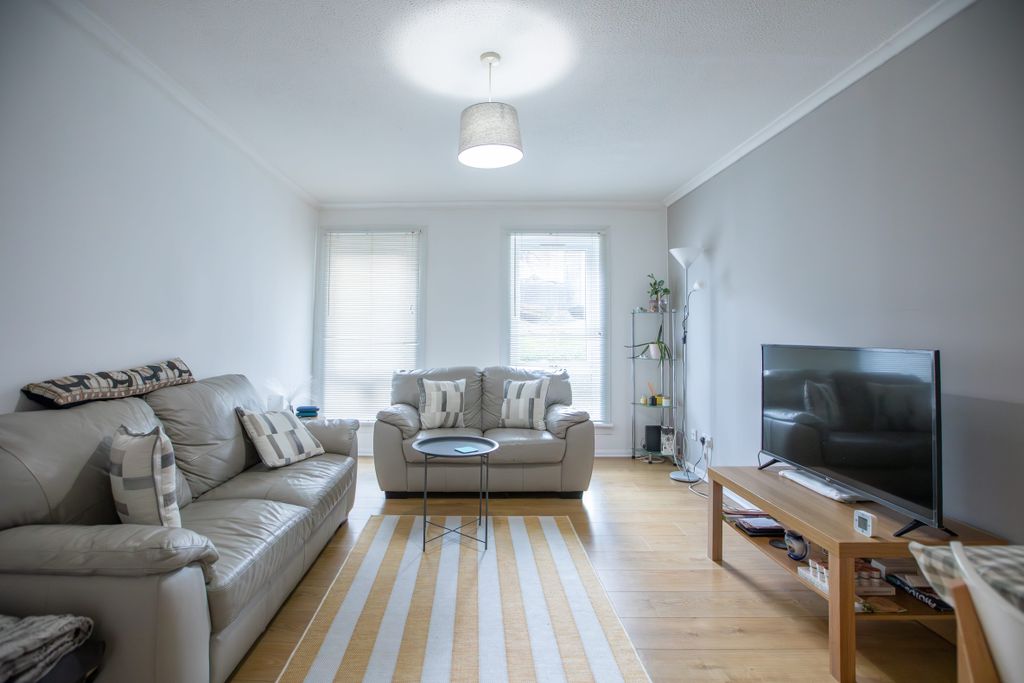 Additional image 3 of 3 bed flat for saleNewburgh, Erskine PA8