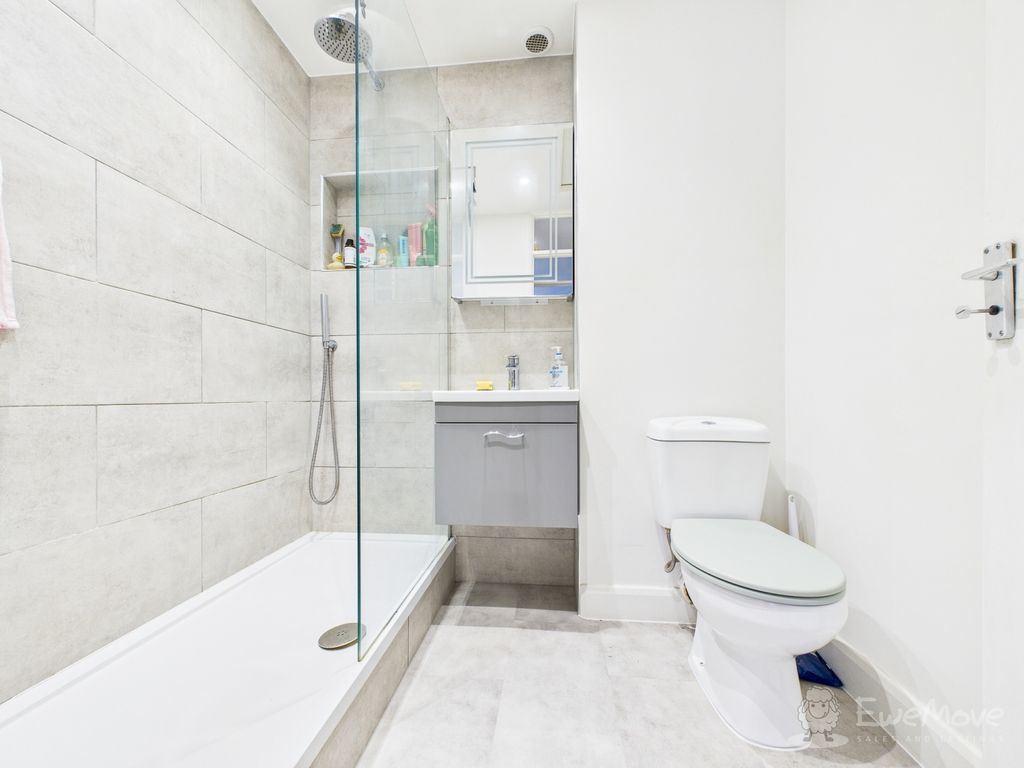 Additional image 8 of 2 bed flat for saleHollybrook Court Chalet Hill, Bordon, Hampshire GU35