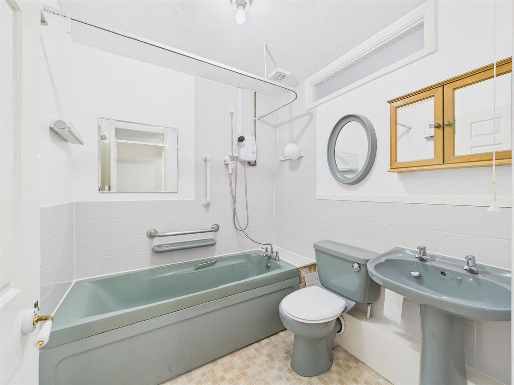 Additional image 7 of 2 bed flat for saleTown Farm Court, Braunton EX33