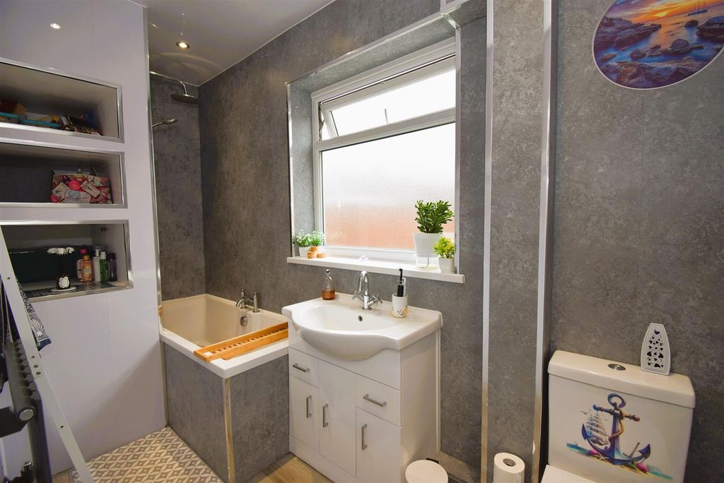 Additional image 4 of 3 bed flat for saleVine Street, South Shields NE33