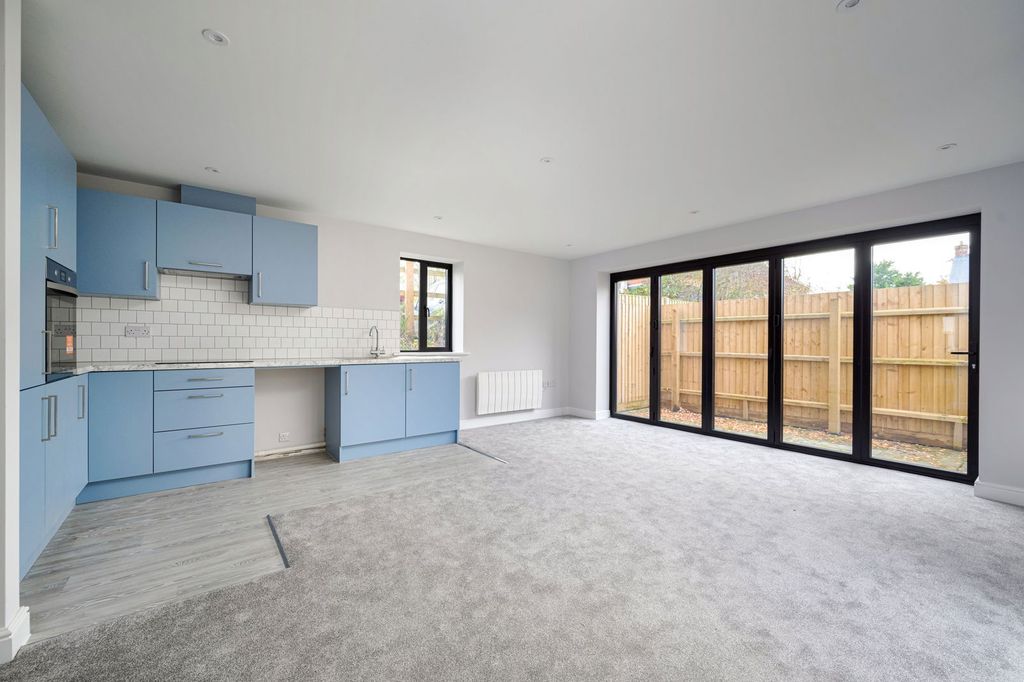 Additional image 3 of 2 bed flat for saleConnaught Place, Brockenhurst SO42