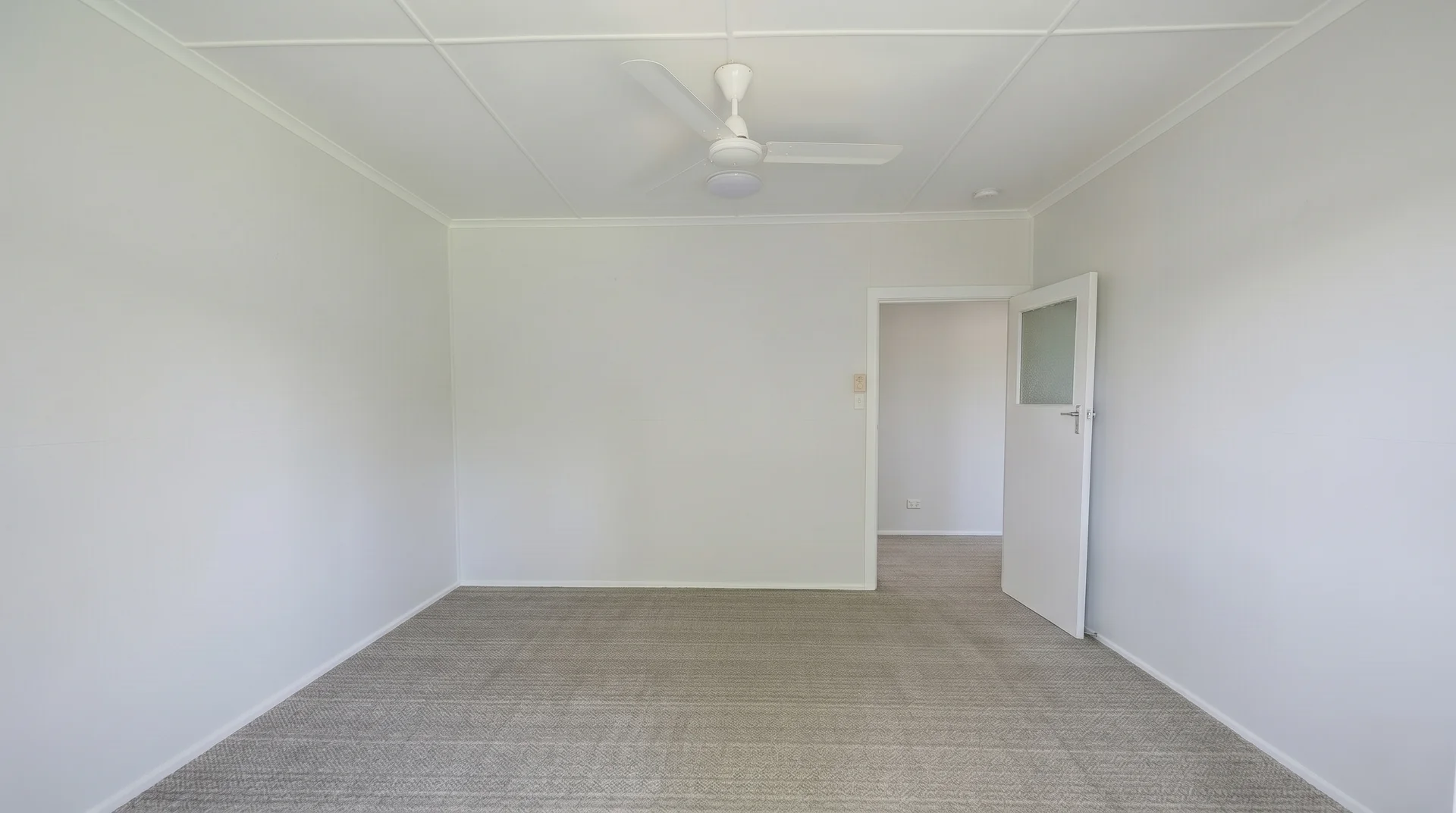 Additional image 5 of 2/5 Hinschen Street, Proserpine QLD 4800